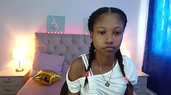 Snapshot of LITTLEDOLLHOT chatting on January 28, 2:21 pm LITTLEDOLLHOT online show from January 28, 2:21 pm