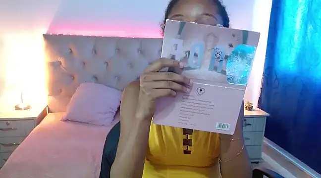 Snapshot of LITTLEDOLLHOT chatting on February 3, 7:52 pm LITTLEDOLLHOT online show from February 3, 7:52 pm