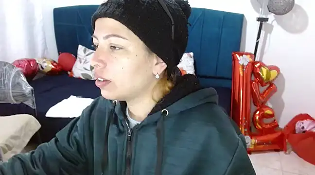 Snapshot of LITTLEDOLLHOT chatting on February 20, 5:07 pm LITTLEDOLLHOT online show from February 20, 5:07 pm