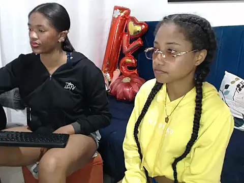 Snapshot of LITTLEDOLLHOT chatting on February 28, 5:48 am LITTLEDOLLHOT online show from February 28, 5:48 am