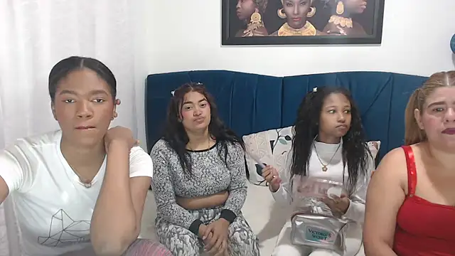 Snapshot of LITTLEDOLLHOT chatting on March 20, 1:59 pm LITTLEDOLLHOT online show from March 20, 1:59 pm