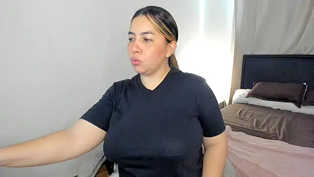 brithany olson25 online show from April 2, 9:45 pm