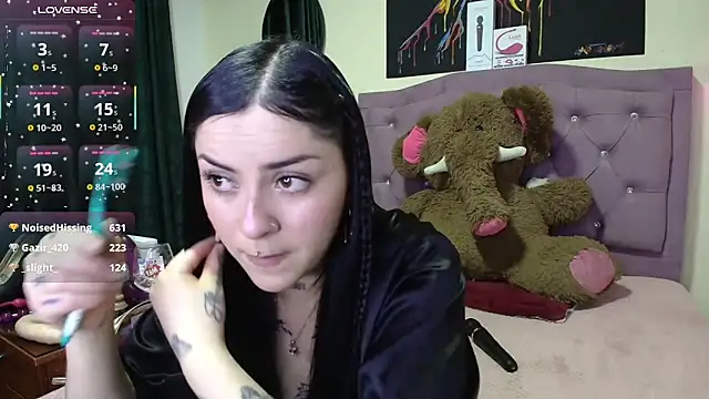 Snapshot of Emmie_Hot chatting on April 21, 10:34 pm Emmie Hot online show from April 21, 10:34 pm