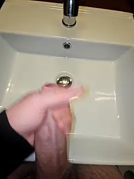 Snapshot of BigDick_97 chatting on December 21, 1:13 am BigDick 97 online show from December 21, 1:13 am