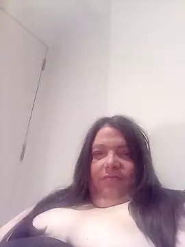 HotHornyEmmaX online show from February 6, 6:18 am