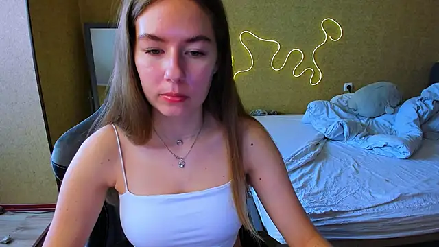 EmilyPaw online show from March 22, 10:07 am