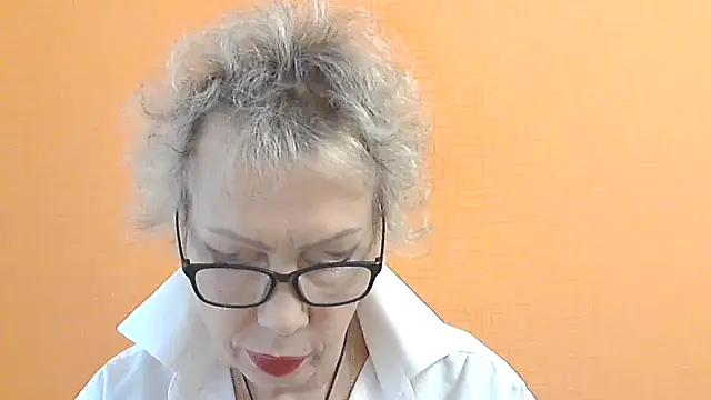 NessyJenixs online show from October 11, 7:40 am