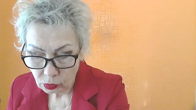 NessyJenixs online show from February 4, 7:25 am