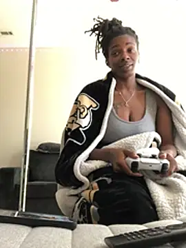 theprettysoles online show from April 16, 4:08 pm