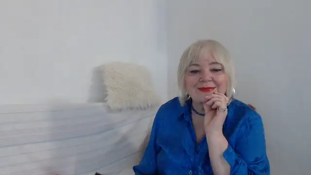 KisaMolis online show from February 8, 9:35 am