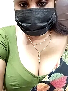 Queenflowerr online show from February 4, 10:00 am