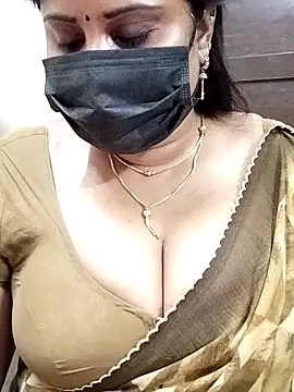 Queenflowerr online show from February 10, 5:41 pm