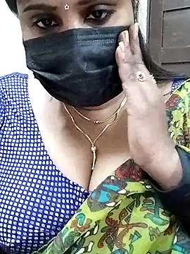 Queenflowerr online show from February 15, 11:17 am