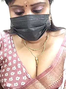 Queenflowerr online show from February 26, 3:41 pm