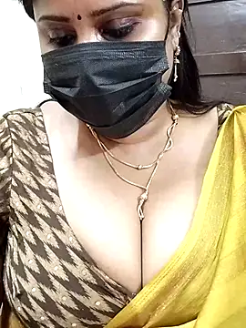 Queenflowerr online show from March 4, 10:35 am