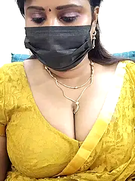 Queenflowerr online show from March 10, 3:41 pm