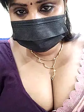 Queenflowerr online show from March 15, 4:10 pm