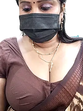 Queenflowerr online show from March 16, 2:00 pm