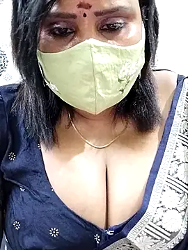 Queenflowerr online show from September 22, 4:53 pm