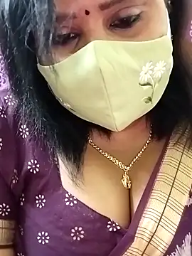 Queenflowerr online show from October 16, 4:46 am