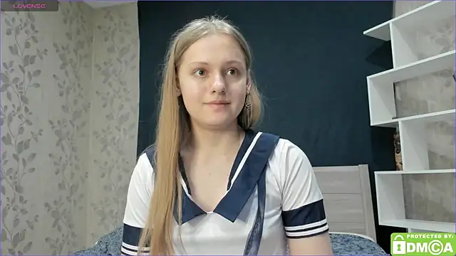 Snapshot of onelovelyalice chatting on January 22, 12:48 am onelovelyalice online show from January 22, 12:48 am