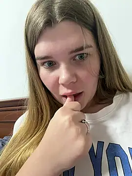 ella zzz online show from February 3, 8:03 pm