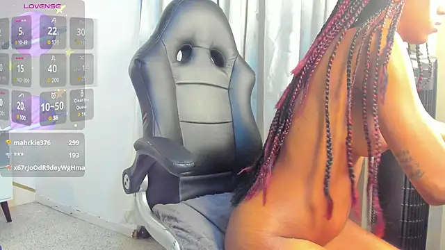 Snapshot of taliarussel chatting on February 2, 8:24 am taliarussel online show from February 2, 8:24 am