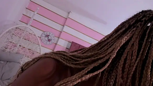 Snapshot of taliarussel chatting on March 13, 1:43 am taliarussel online show from March 13, 1:43 am