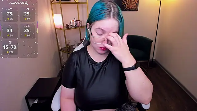 Snapshot of Manic_pixie_ chatting on June 18, 3:27 pm Manic pixie online show from June 18, 3:27 pm