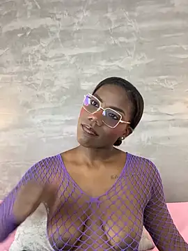 Snapshot of Alaia_Colins chatting on July 15, 1:55 am Alaia Colins online show from July 15, 1:55 am