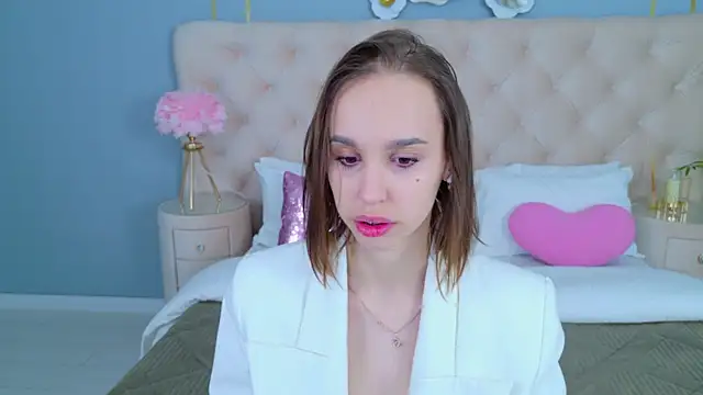 SandraTucker online show from April 12, 2:49 am