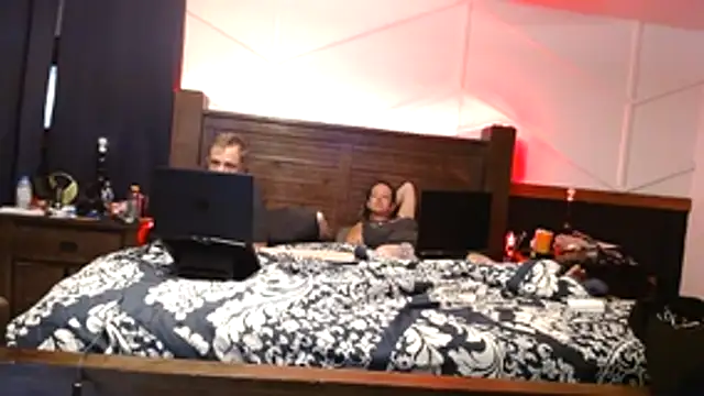Snapshot of krash_n_babi chatting on March 1, 9:11 am krash n babi online show from March 1, 9:11 am