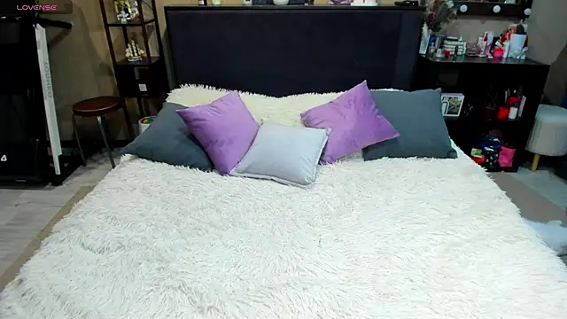 Snapshot of Elza_Grey chatting on October 5, 8:56 am Elza Grey online show from October 5, 8:56 am