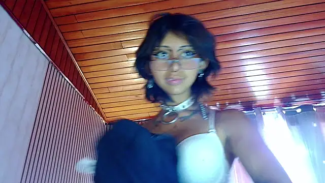Snapshot of verhona_vlad chatting on February 3, 6:28 pm verhona vlad online show from February 3, 6:28 pm