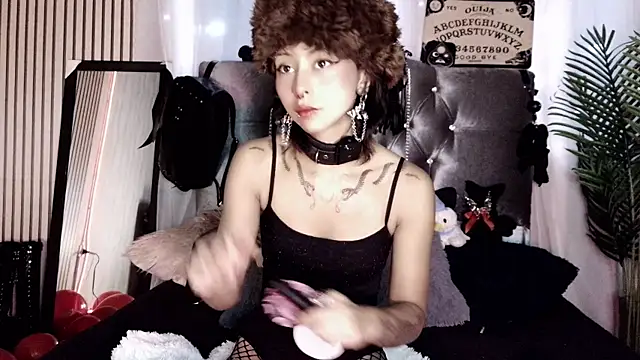 Snapshot of verhona_vlad chatting on February 17, 12:38 pm verhona vlad online show from February 17, 12:38 pm