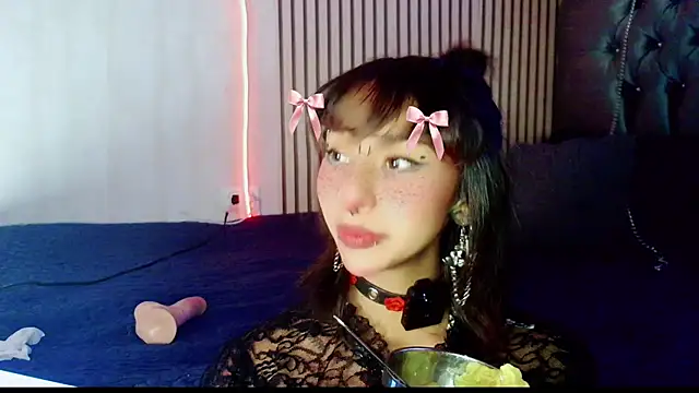 Snapshot of verhona_vlad chatting on March 7, 2:45 pm verhona vlad online show from March 7, 2:45 pm