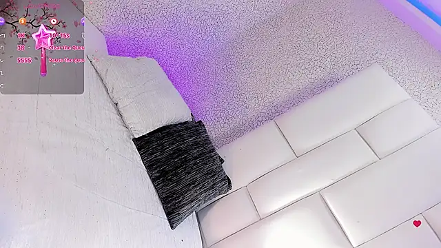 Angeles Busst online show from April 3, 9:02 pm