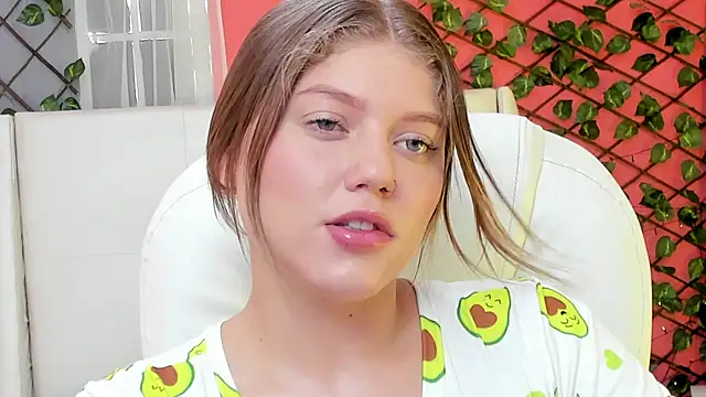 Snapshot of alaia_greyy chatting on June 10, 12:59 pm alaia greyy online show from June 10, 12:59 pm