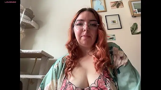 curvycate127 online show from November 29, 5:49 pm