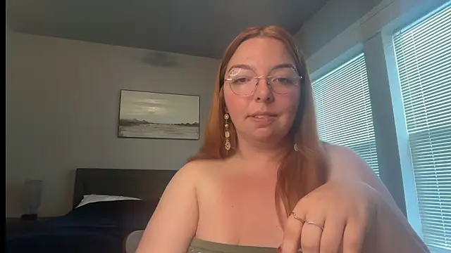 Snapshot of curvycate127 chatting on May 25, 8:37 pm curvycate127 online show from May 25, 8:37 pm