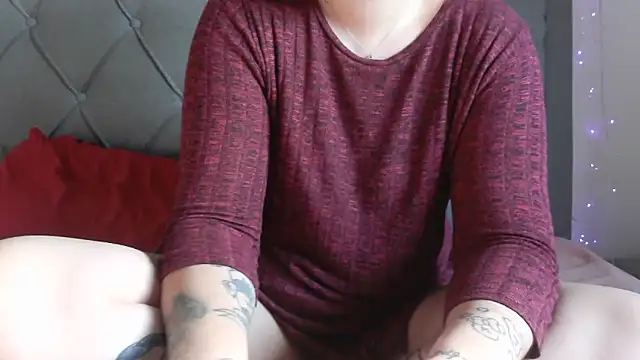 Snapshot of bunnyfox420 chatting on April 24, 7:44 am bunnyfox420 online show from April 24, 7:44 am