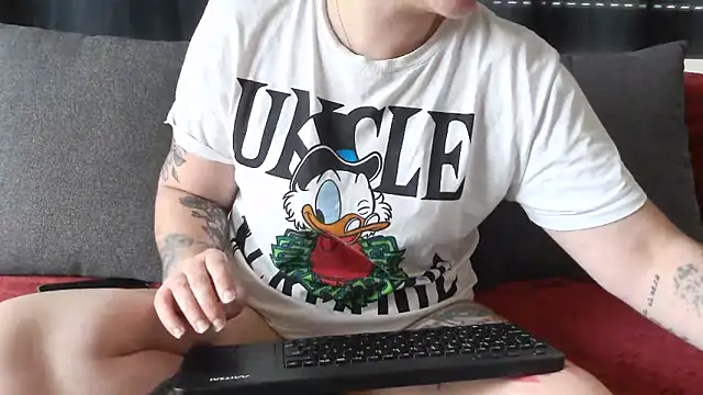 Snapshot of bunnyfox420 chatting on May 1, 11:26 am bunnyfox420 online show from May 1, 11:26 am