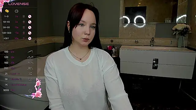 Snapshot of maya_suun chatting on April 22, 1:30 am maya suun online show from April 22, 1:30 am