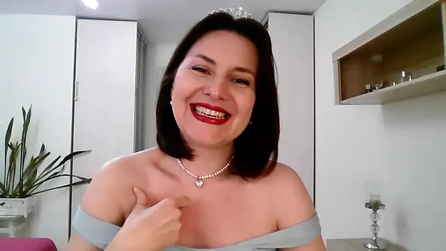 Victoria Glam online show from April 14, 2:01 pm