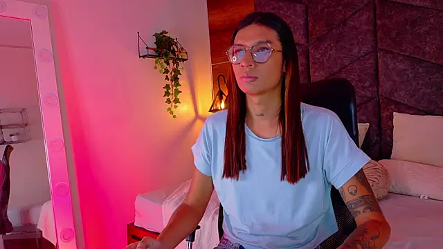 LauraaGomezz   online show from October 16, 7:37 pm