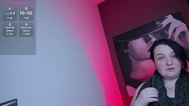 QueenOfHaze online show from April 30, 12:00 pm