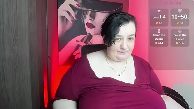 Snapshot of QueenOfHaze chatting on June 26, 9:57 am QueenOfHaze online show from June 26, 9:57 am