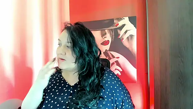 Snapshot of QueenOfHaze chatting on July 6, 8:55 am QueenOfHaze online show from July 6, 8:55 am