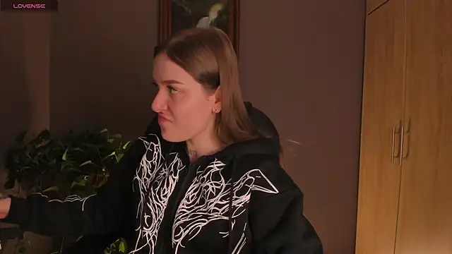 eilynxx online show from February 22, 3:45 am