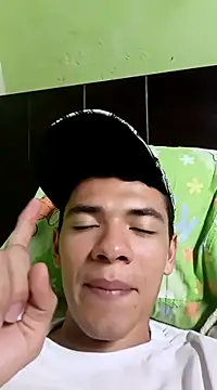 Snapshot of andresiito203 chatting on February 20, 5:23 am andresiito203 online show from February 20, 5:23 am